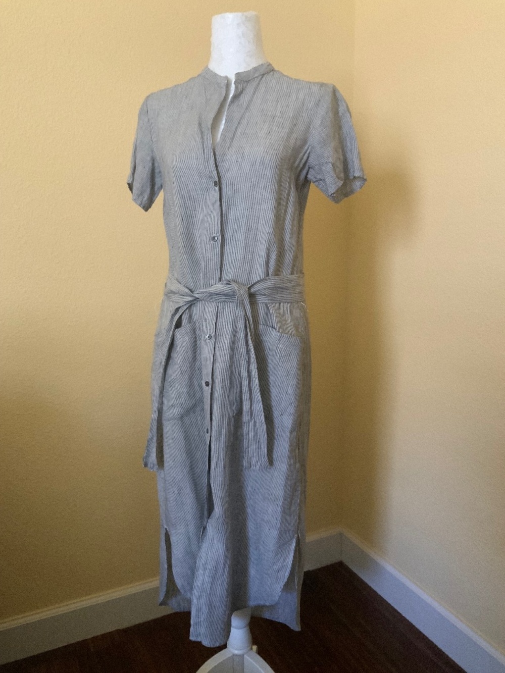 Standard James Perse Linen Button Front Belted Midi Dress in Size 2 (Medium)